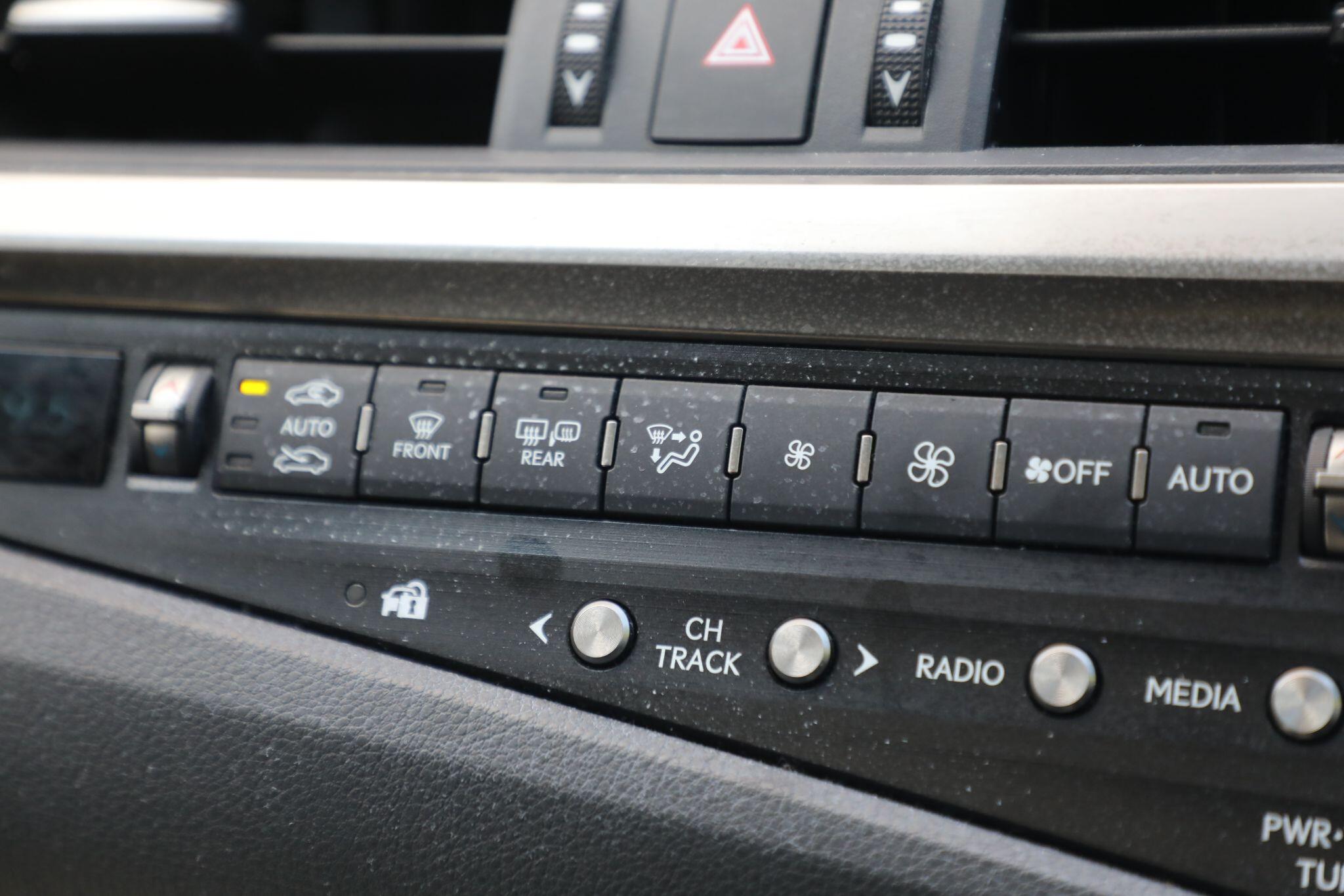 Large vehicle image